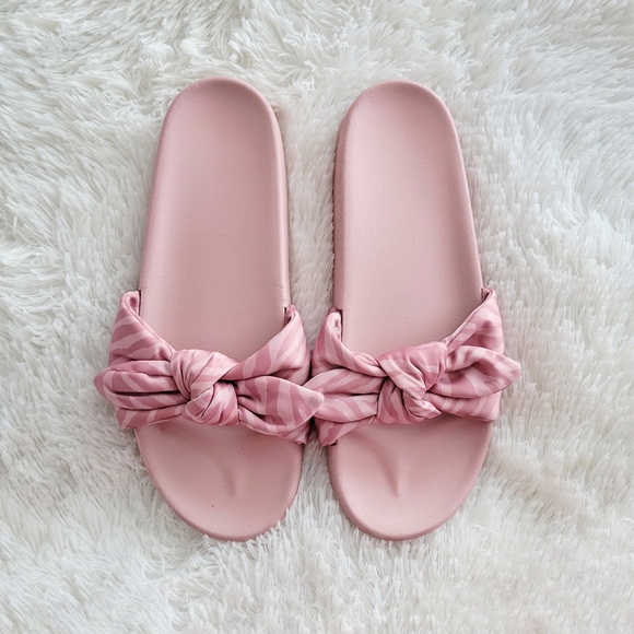 Victoria's Secret Pink Satin Zebra Stripe Bow Slides - Picture 1 of 4